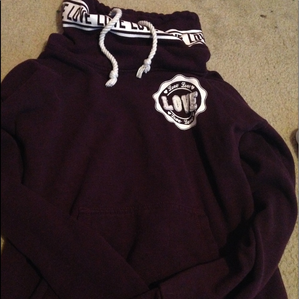 long sleeve maroon shirt with turtle neck